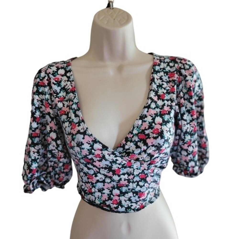 Urban Outfitters Black Floral Blouson Sleeve Crop Top Size XS